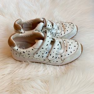 Clark’s Italian Leather Sneakers (Size 2 Girls)